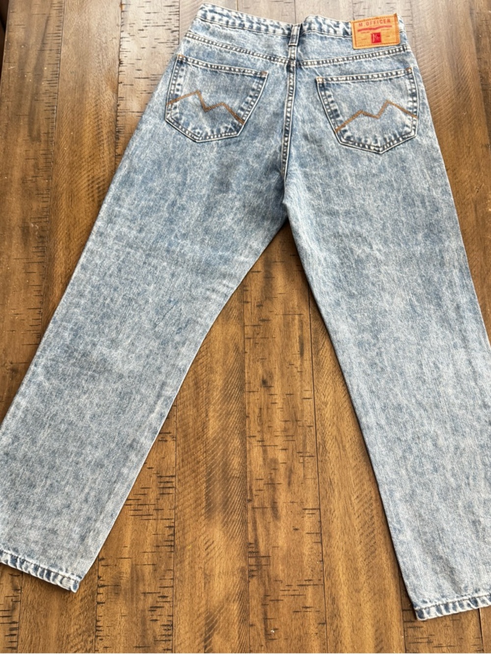 High-Rise Blue Denim Jeans with Pearl Accent - Picture 10 of 11